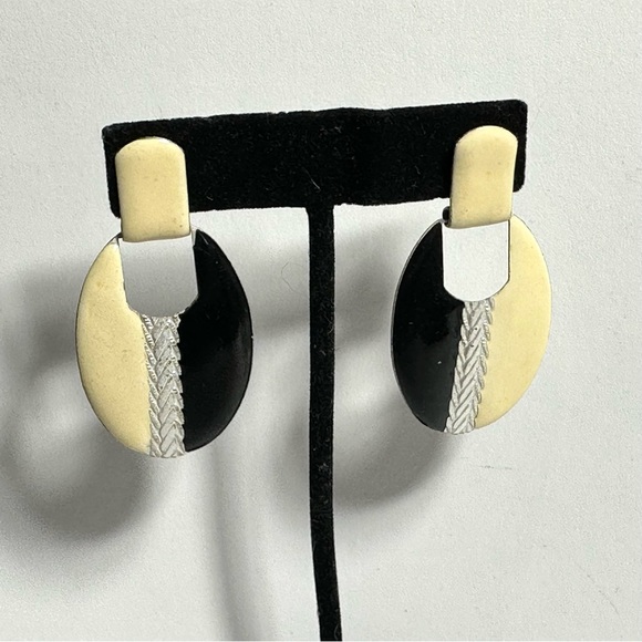 Vintage Open Door Knocker Earrings Retro Lt Wt Yellow White & Black Articulated - Picture 4 of 6